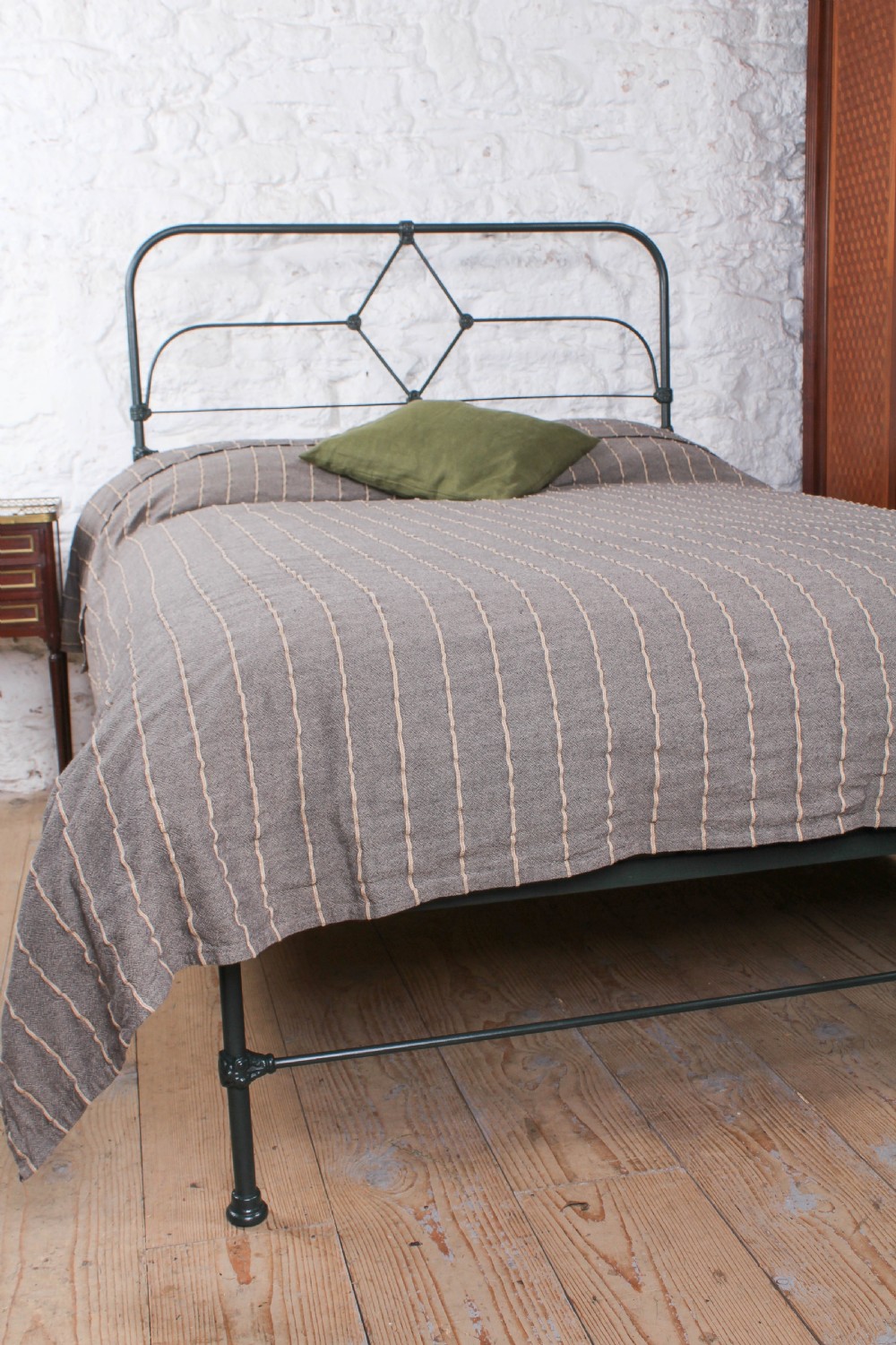 Irish all iron no end double bed View VII