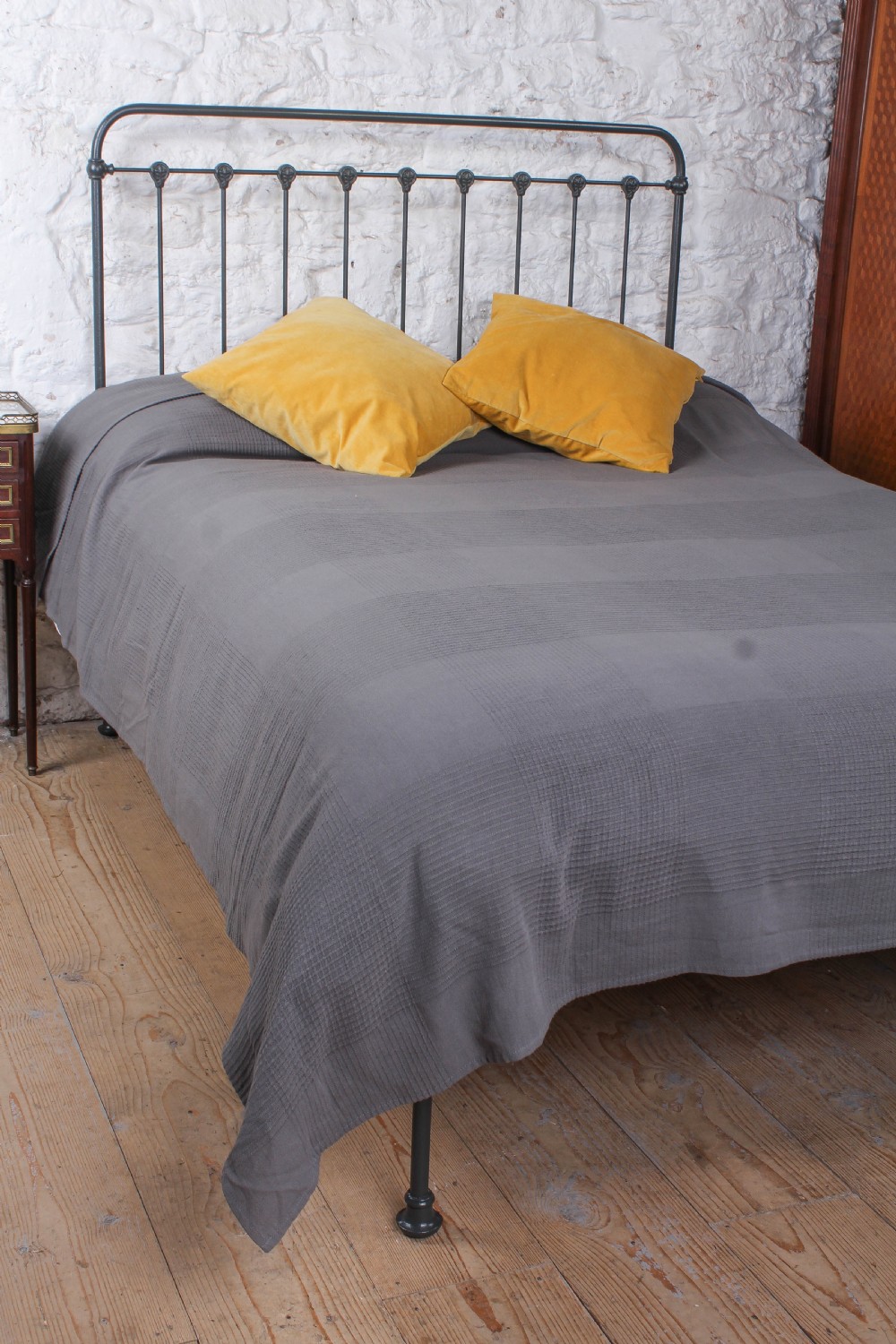 Stylish simple all iron no end double bed View VI