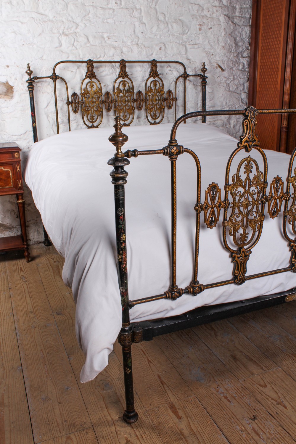 Magnificent original Winfield king size bed View XIII