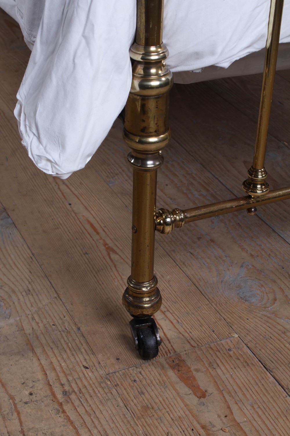 Super attractive all brass single bed View IV