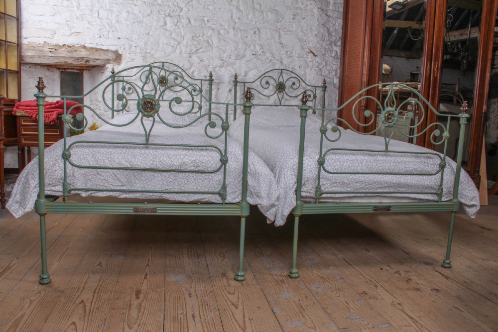 Very rare pretty single pair of beds by Scholbred View V