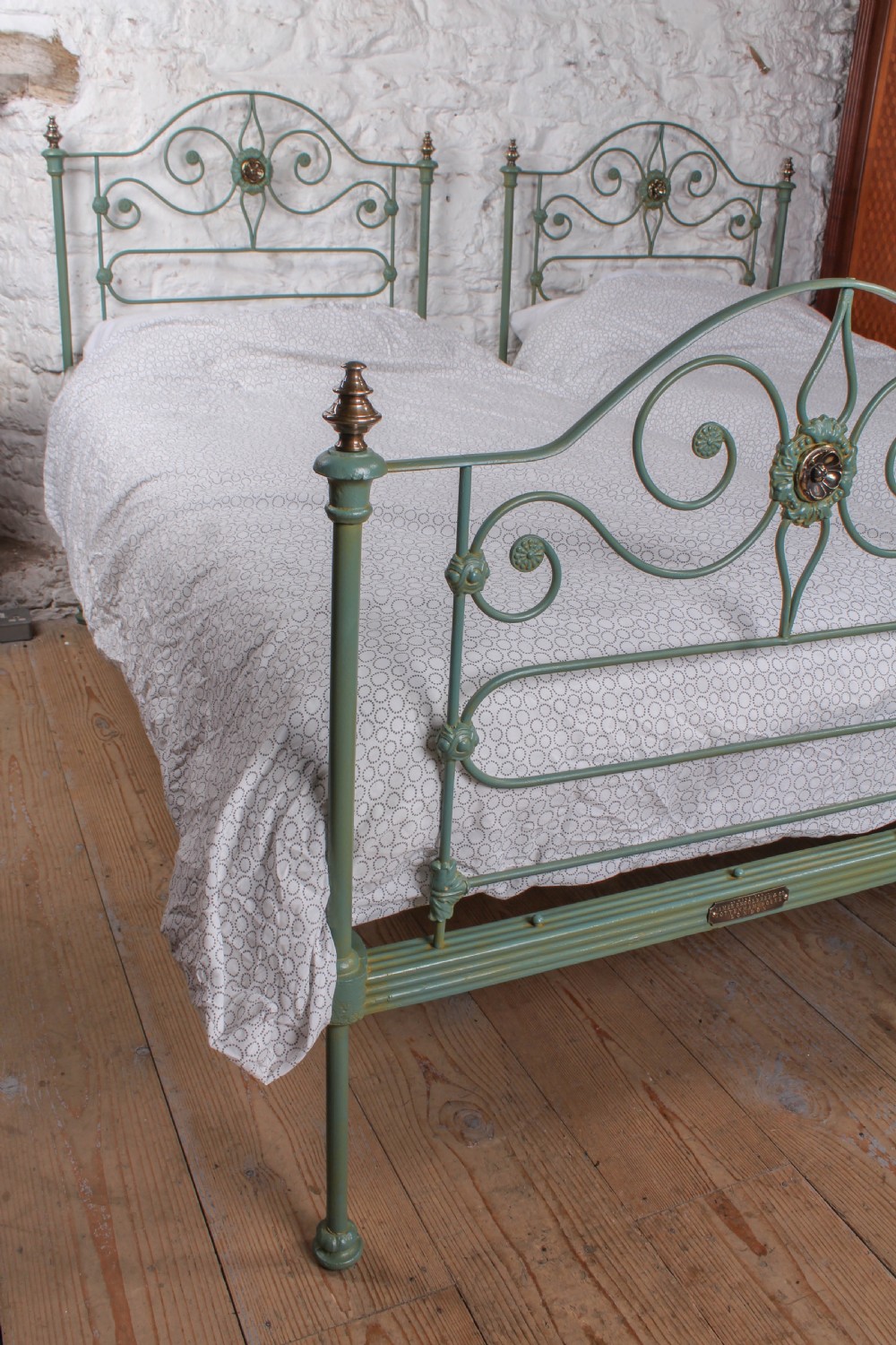 Very rare pretty single pair of beds by Scholbred View X
