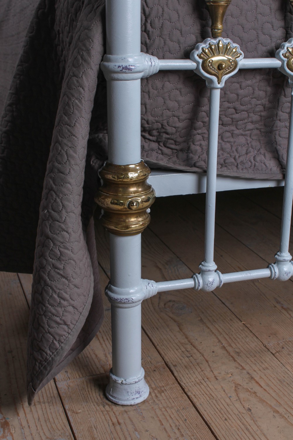 Spectacular Victorian brass and iron kingsize bed with porcelain details View VI