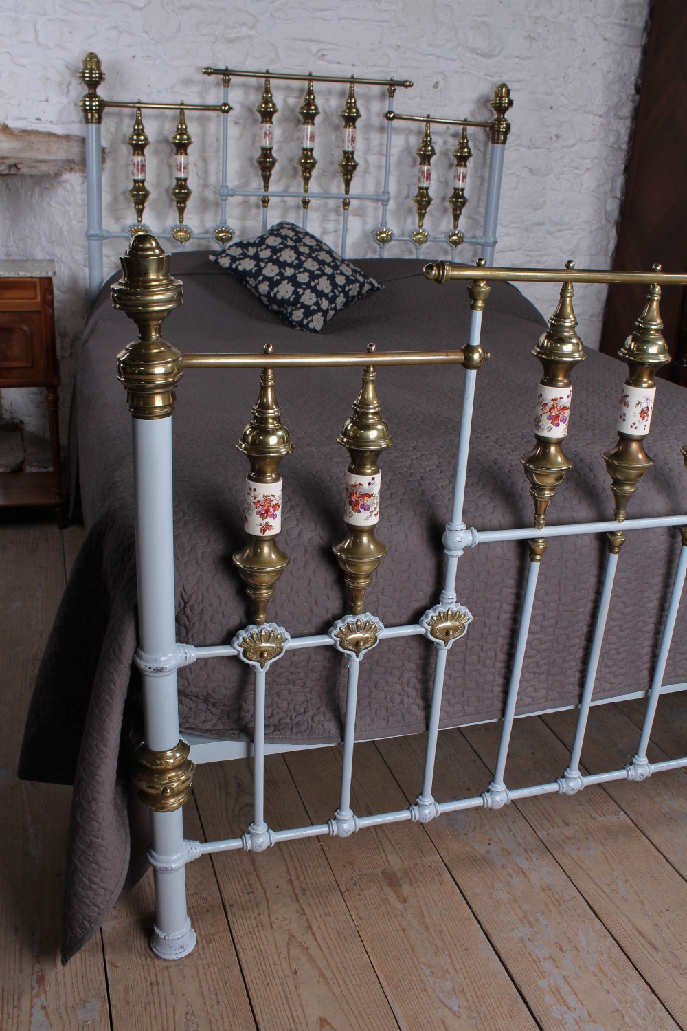 Spectacular Victorian brass and iron kingsize bed with porcelain details View VII