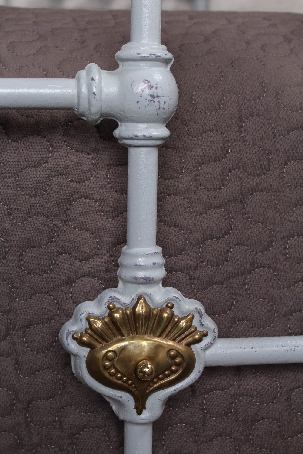 Spectacular Victorian brass and iron kingsize bed with porcelain details View XII