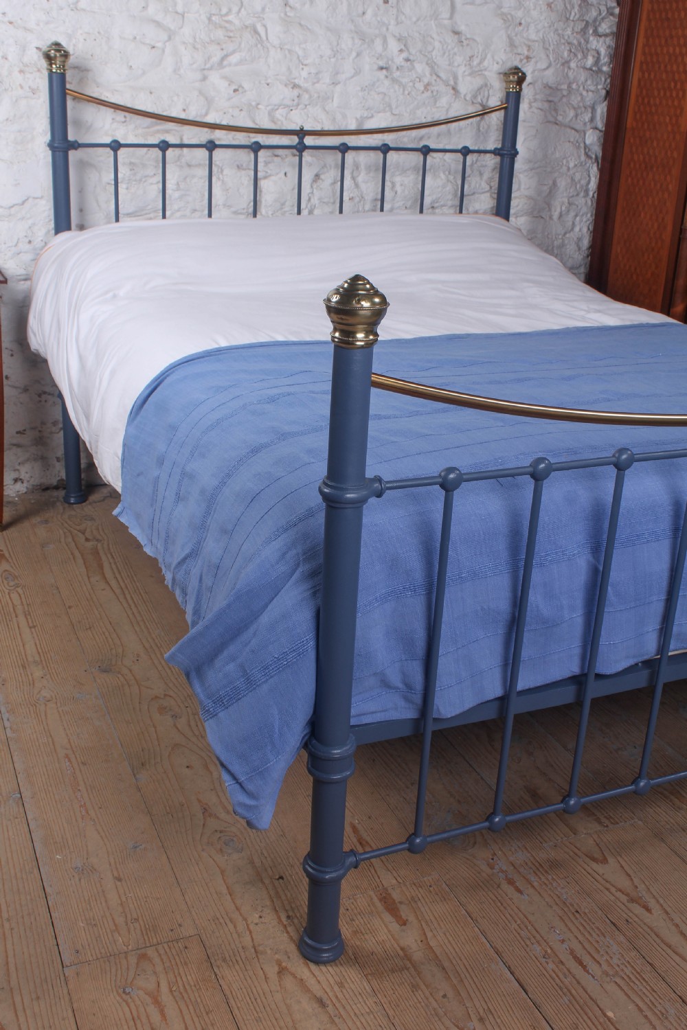 Attractive Edwardian King-Size Dip Rail Bed in Custom Paint Colour View V