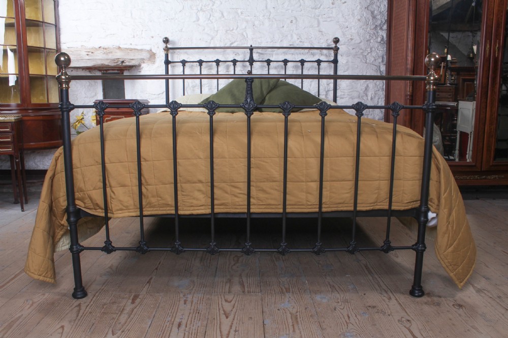 Traditional classic Victorian English 5Ft king size brass and iron bed View II