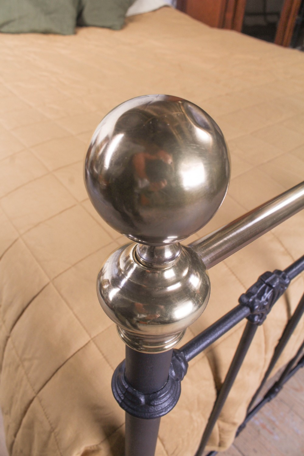 Traditional classic Victorian English 5Ft king size brass and iron bed View V