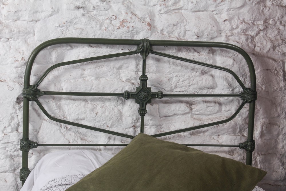Lovely pair of idividual iron no end single green beds (can be joined)  View II