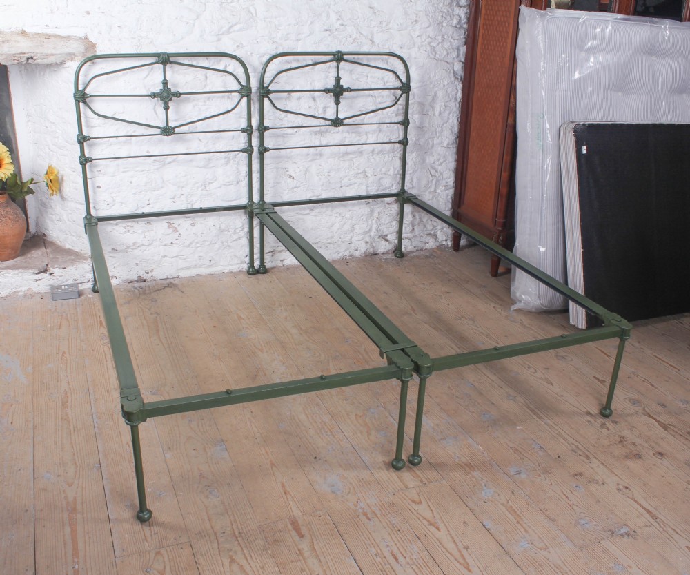 Lovely pair of idividual iron no end single green beds (can be joined)  View VIII