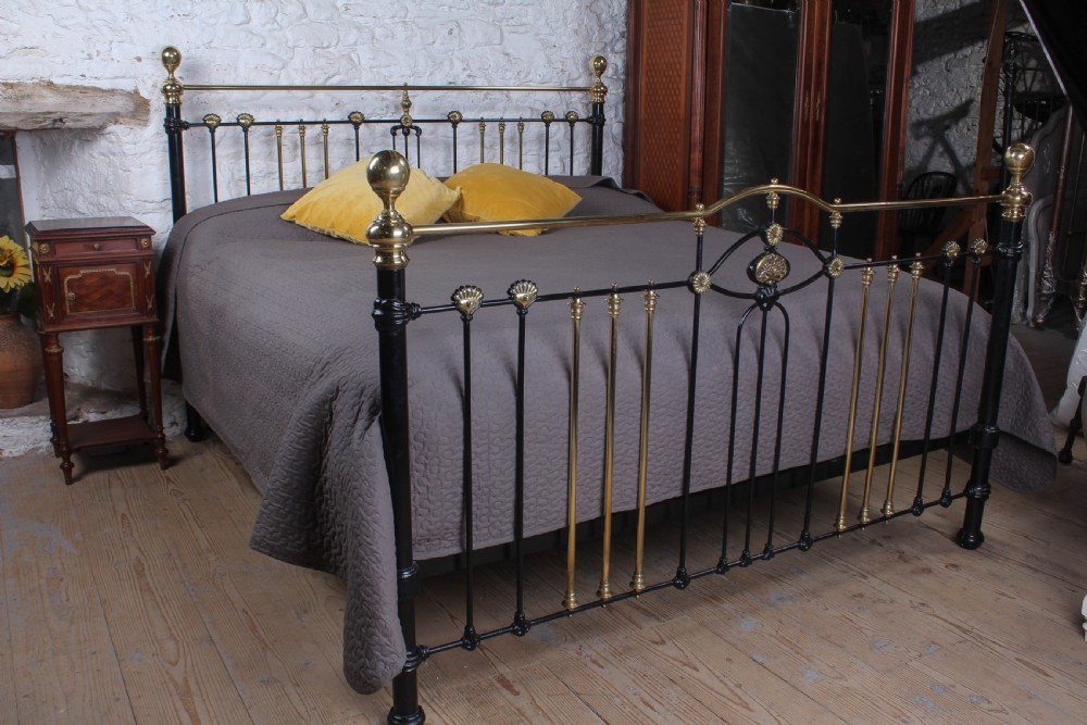 Fine classic Victorian super king size black and brass bed 