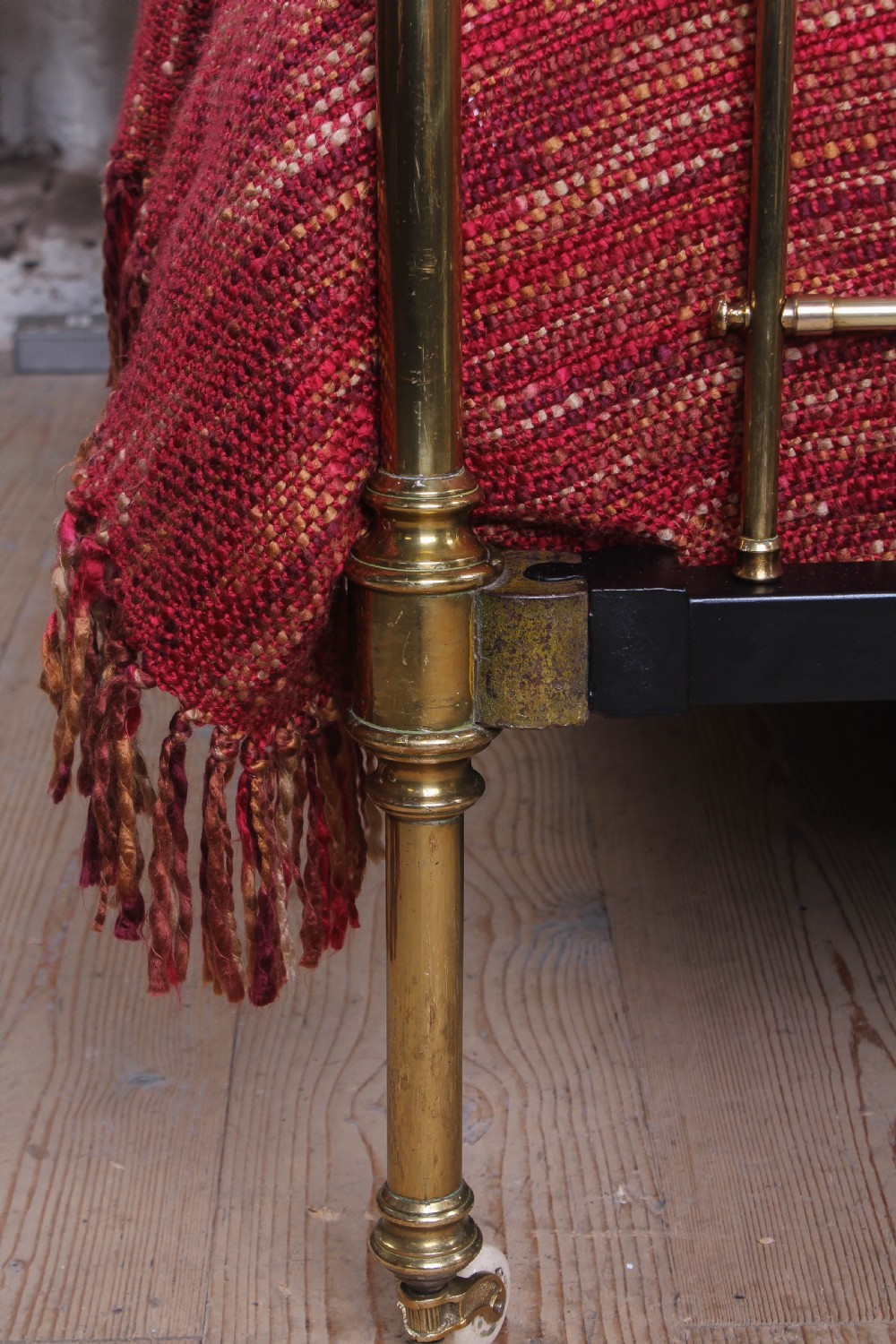 Classic simple Victorian all brass king size bed by Winfield  View VII