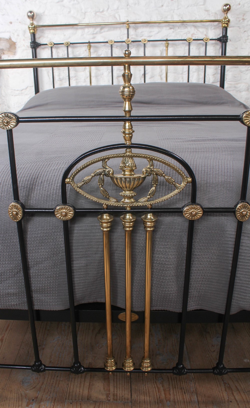 Fine Classic Victorian king Size Black and Brass Bed View VII