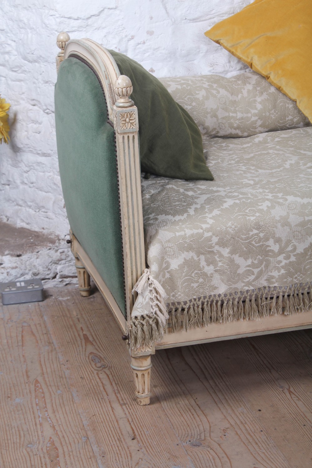 Lovely Empire Style Day Bed View VI