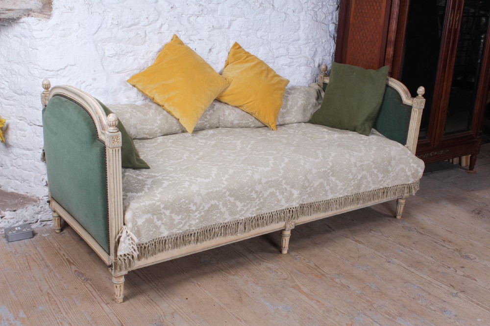 Lovely Empire Style Day Bed View VII