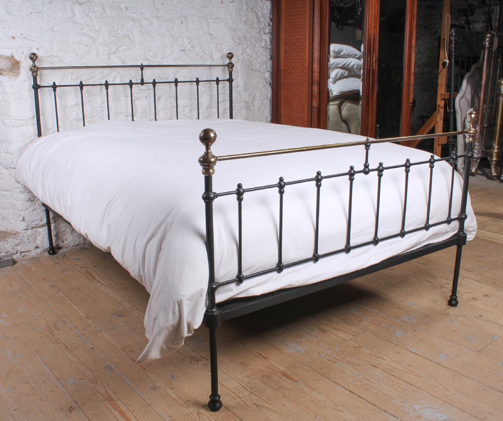 Simply lovely lower height classic Victorian black and brass king size bed