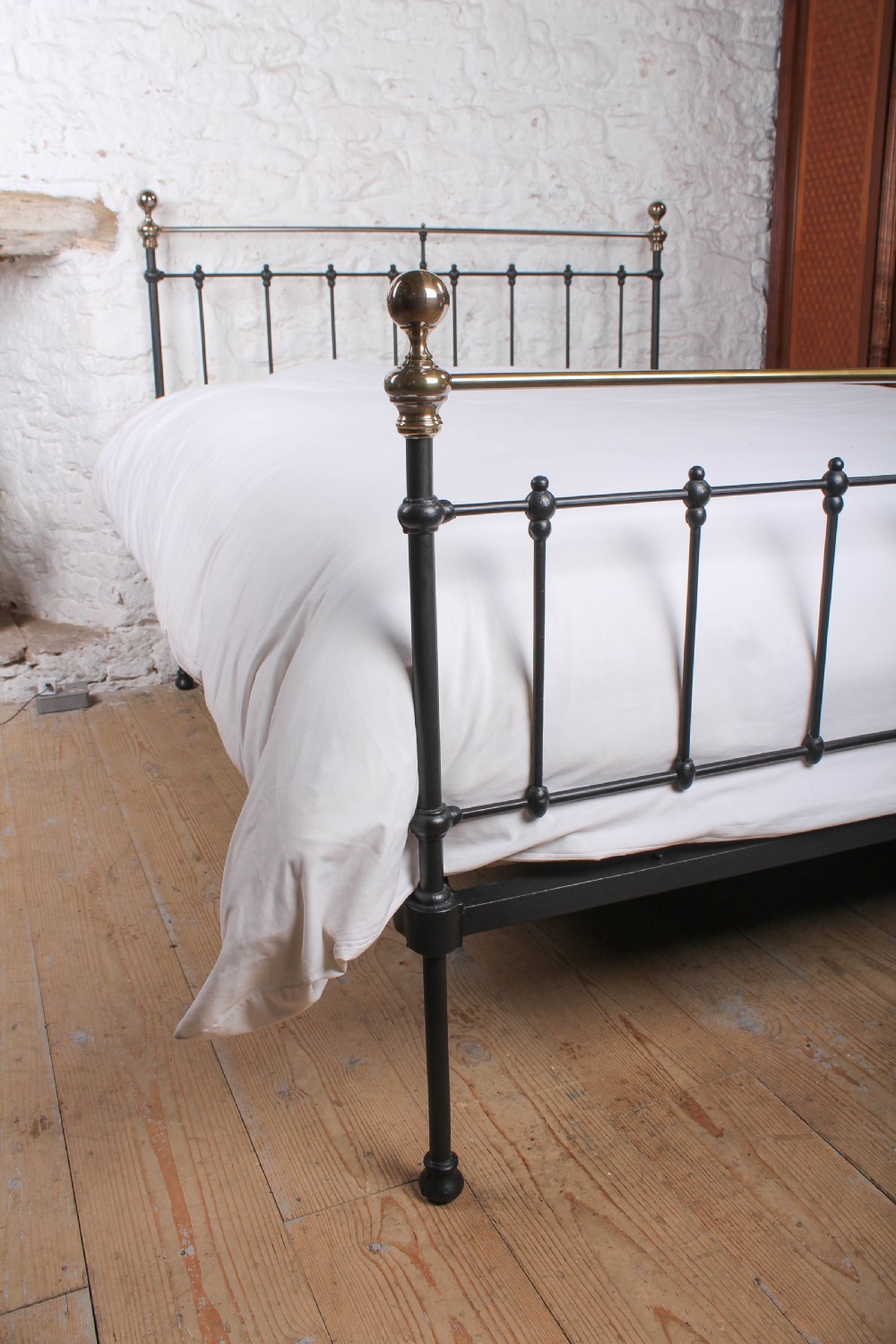Simply lovely lower height classic Victorian black and brass king size bed View II