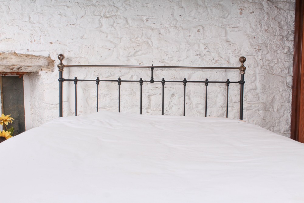 Simply lovely lower height classic Victorian black and brass king size bed View VI