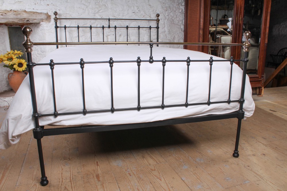 Simply lovely lower height classic Victorian black and brass king size bed View VII
