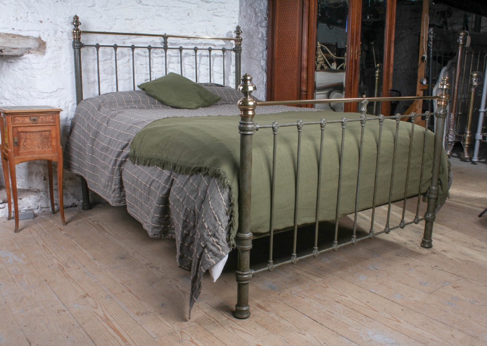 Super handsome classic Victorian king size bed