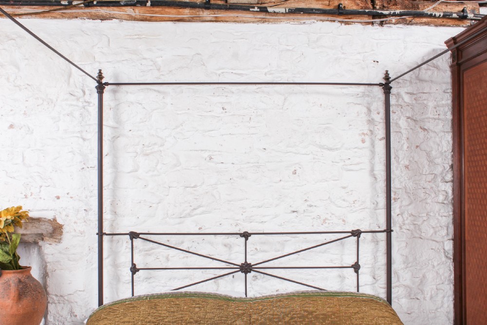 Exquisite poised Victorian king size four poster bed  View VI