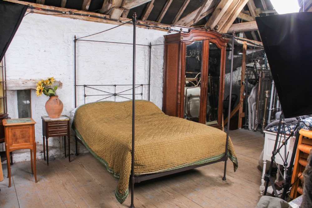 Exquisite poised Victorian king size four poster bed  View IX