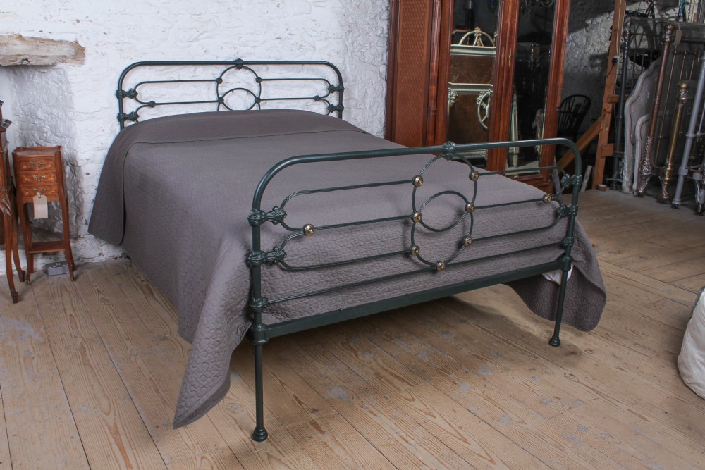 Alluringly Attractive Victorian King Size bed with brass