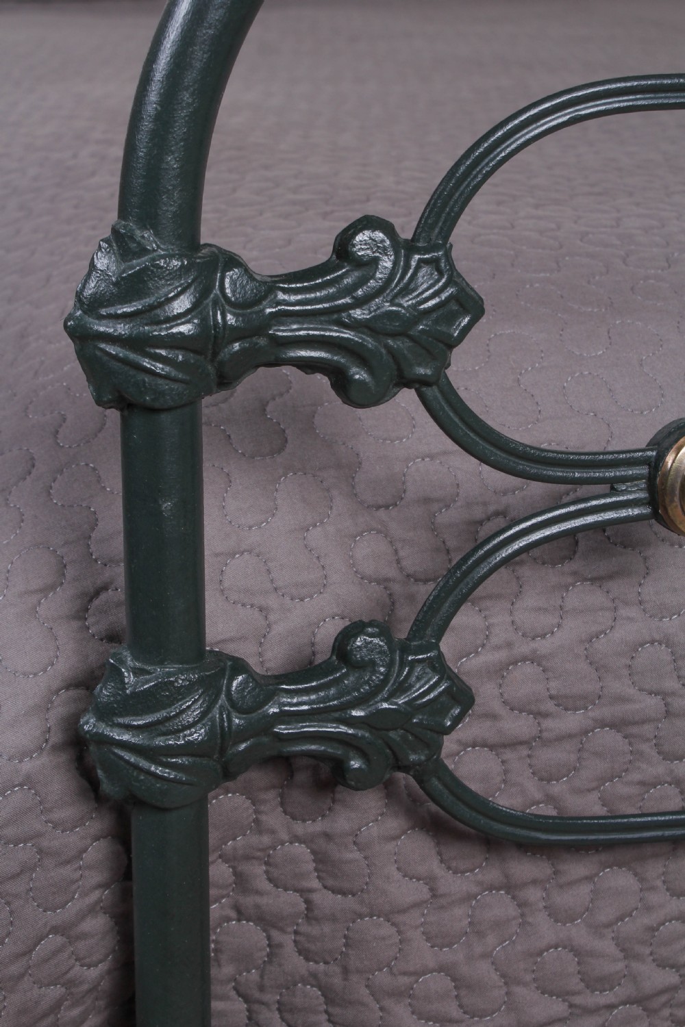 Alluringly Attractive Victorian King Size bed with brass View III