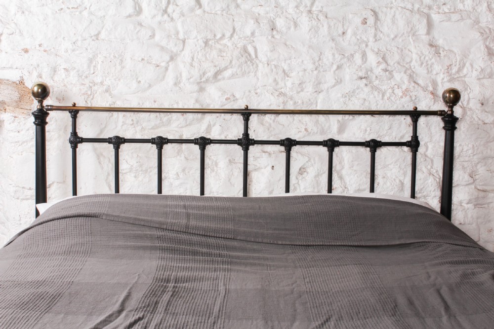 Stunningly Detailed Winfield Taper Post King Size Bed View IV