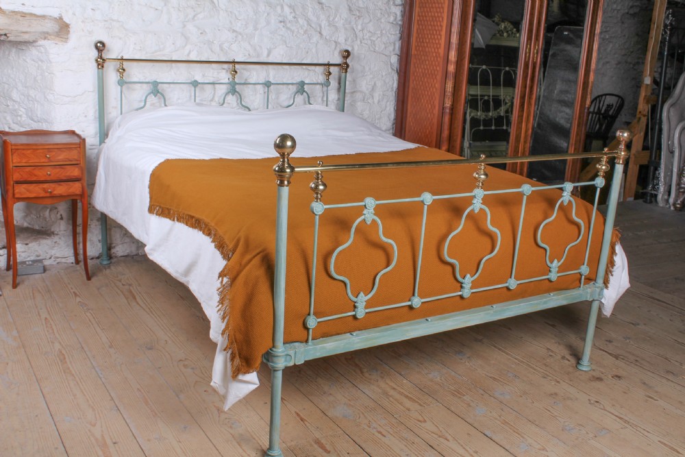 Unique and Attractive Victorian King Size Bed 