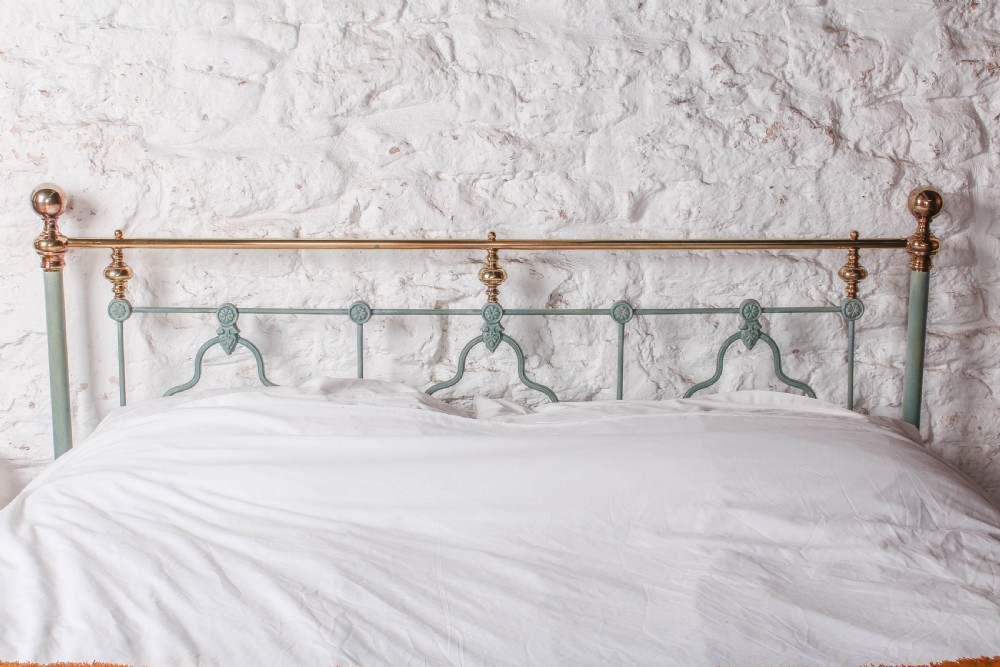 Unique and Attractive Victorian King Size Bed  View VI