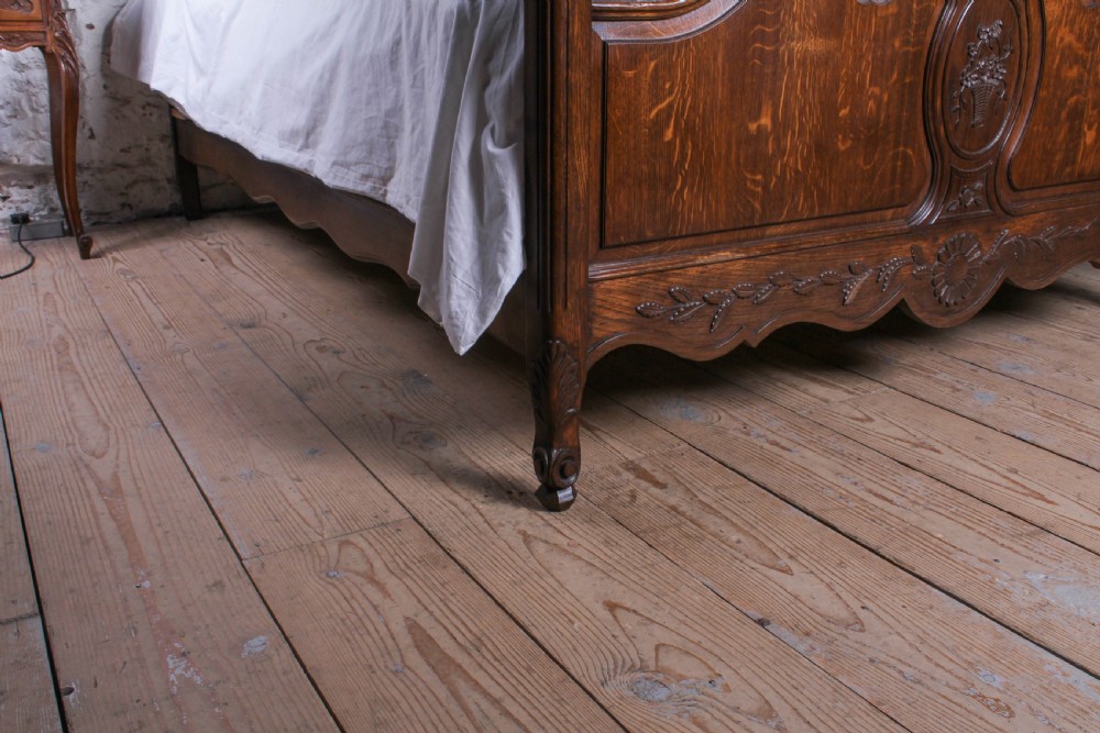 Floral and Foliate Carved Oak Provençale Style King Size Bed View VIII