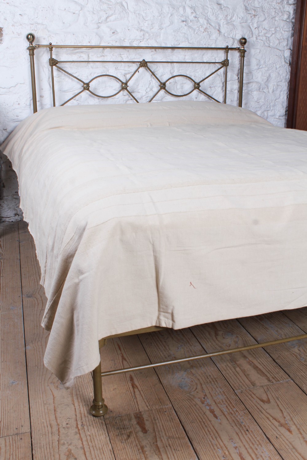 Pleasingly Detailed Victorian King Size No-End Bed View V