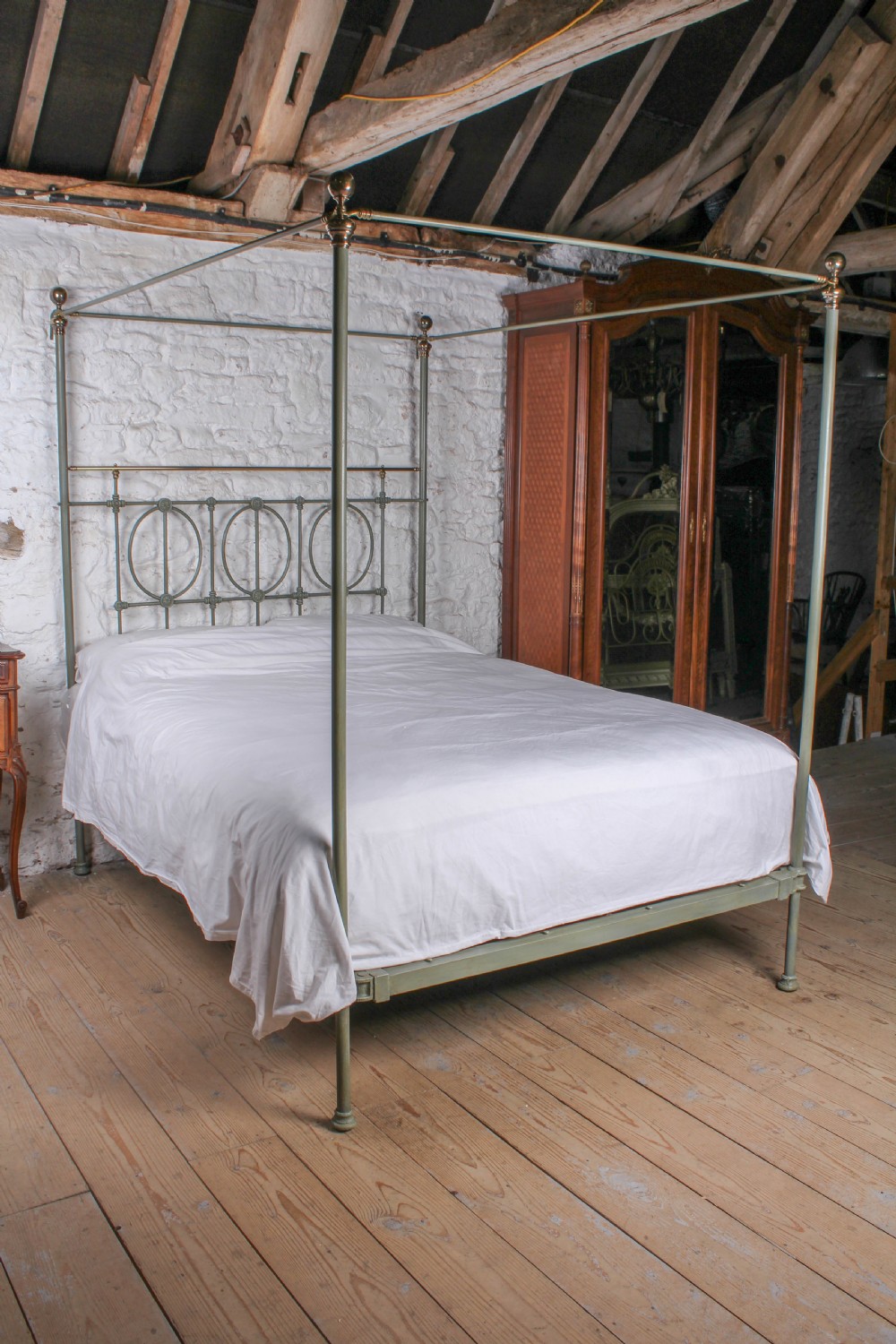 Elegant and well built Victorian iron and brass no end four poster