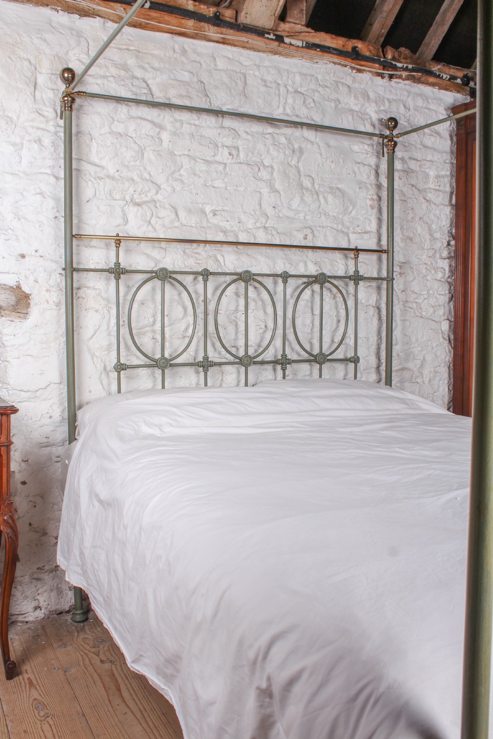 Elegant and well built Victorian iron and brass no end four poster View VII