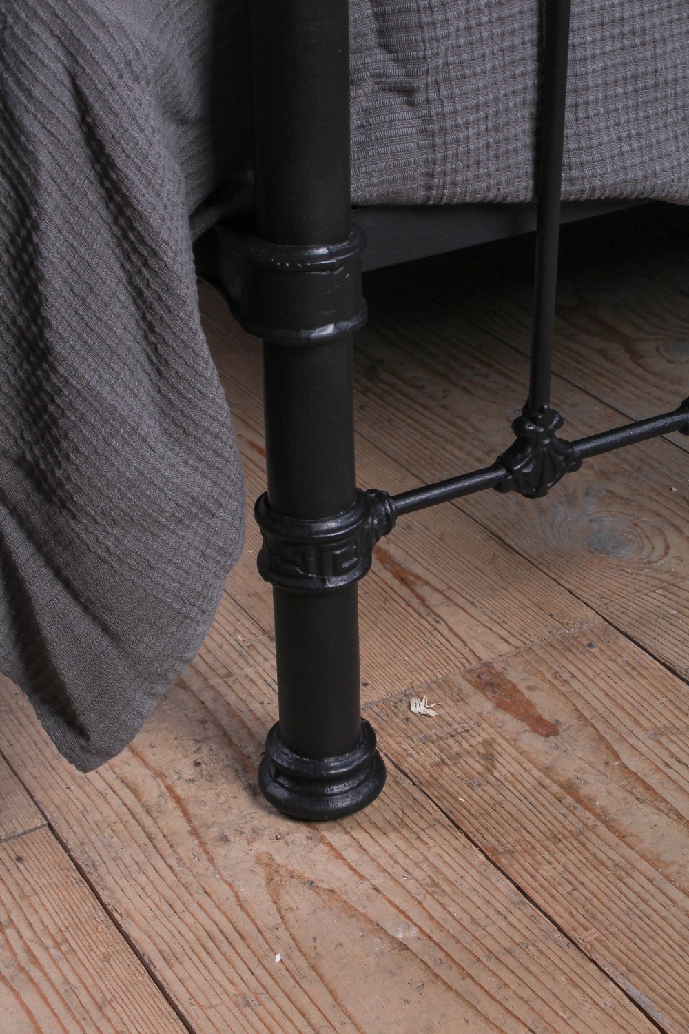Gorgeous Porcelain Detail Victorian King Size Bed  View X