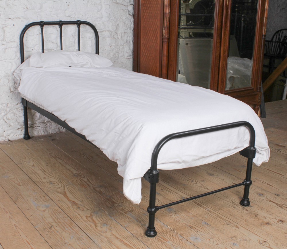 Harlequin Pair of Utilitarian Single Beds – Can Be Joined View II