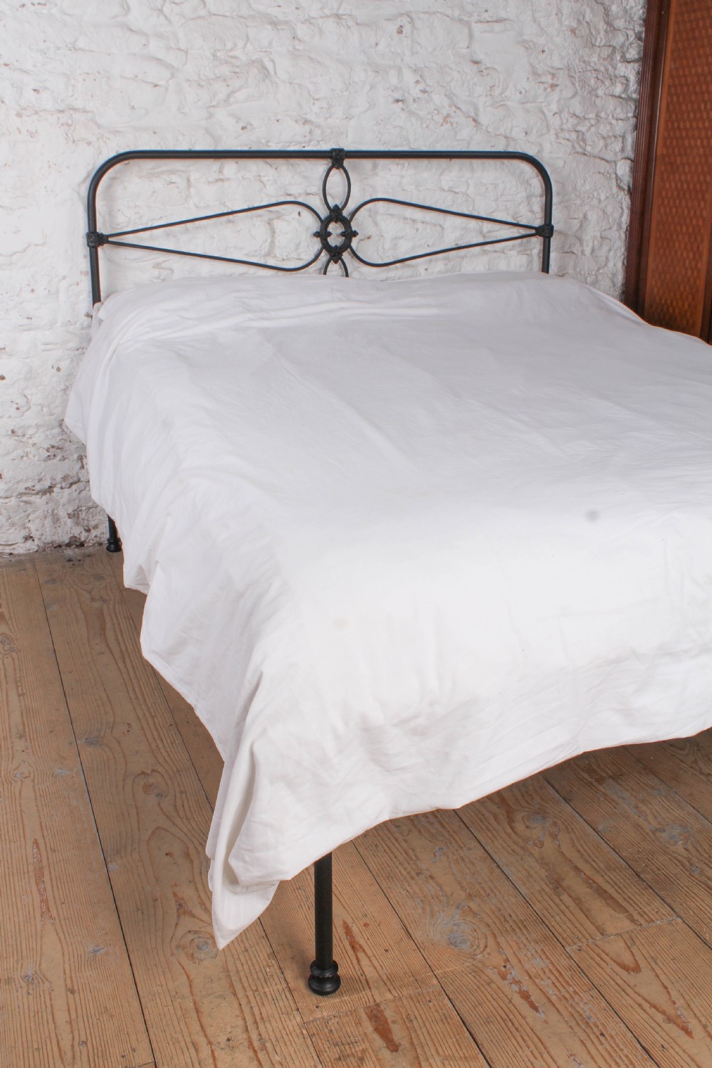 Very Nice Irish King Size Bed with Attractive Panel View IV
