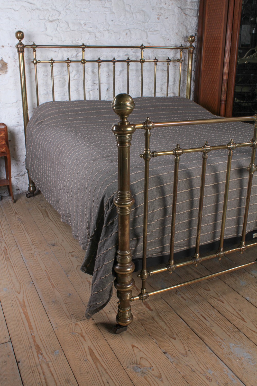 Handsome and adorable super king size all brass bed View IV