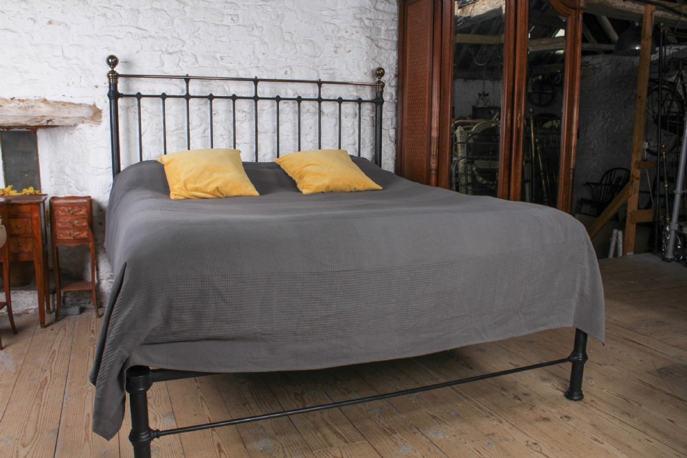 Unique and timeless Classic Victorian super king size no-end bed View IV