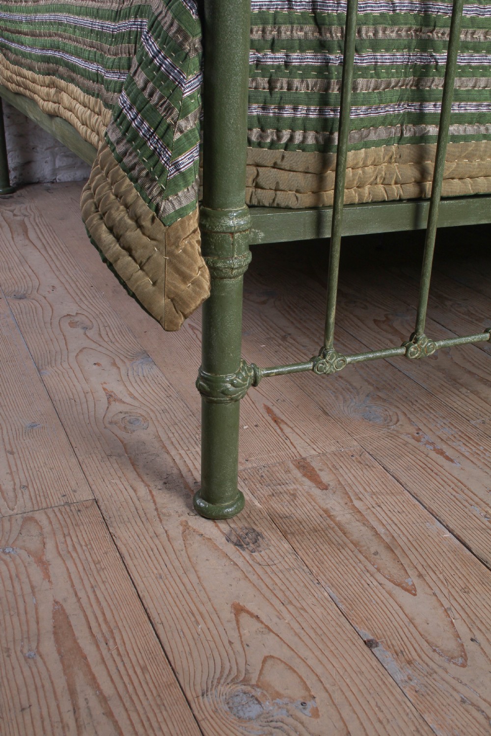 Splendid and Attractive Super King-Sized Edwardian Bed View VI