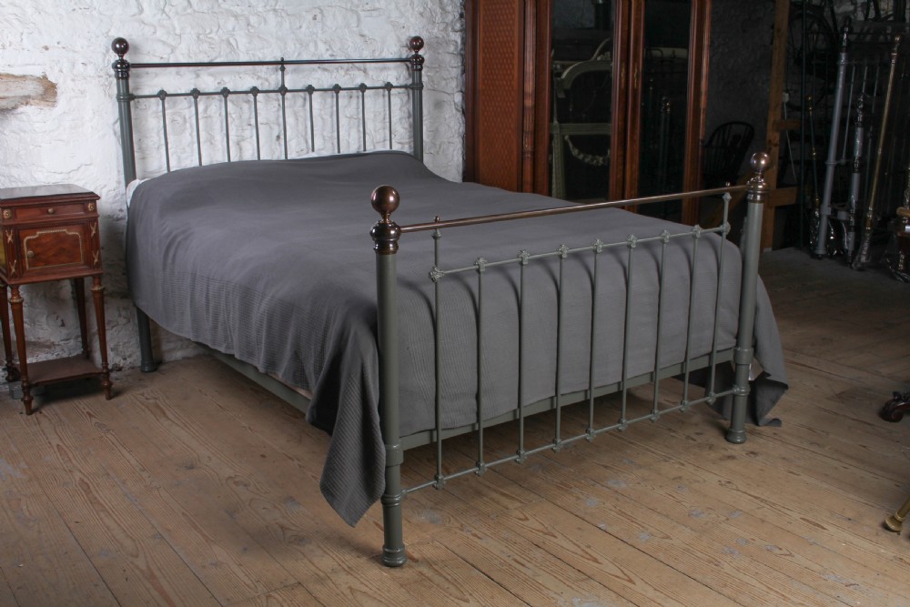 Very Nice Classic Straight Rail Victorian King Size Bed