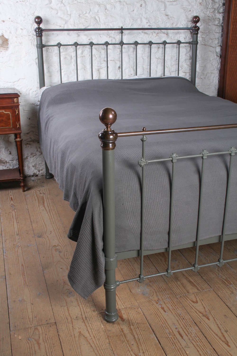 Very Nice Classic Straight Rail Victorian King Size Bed View V
