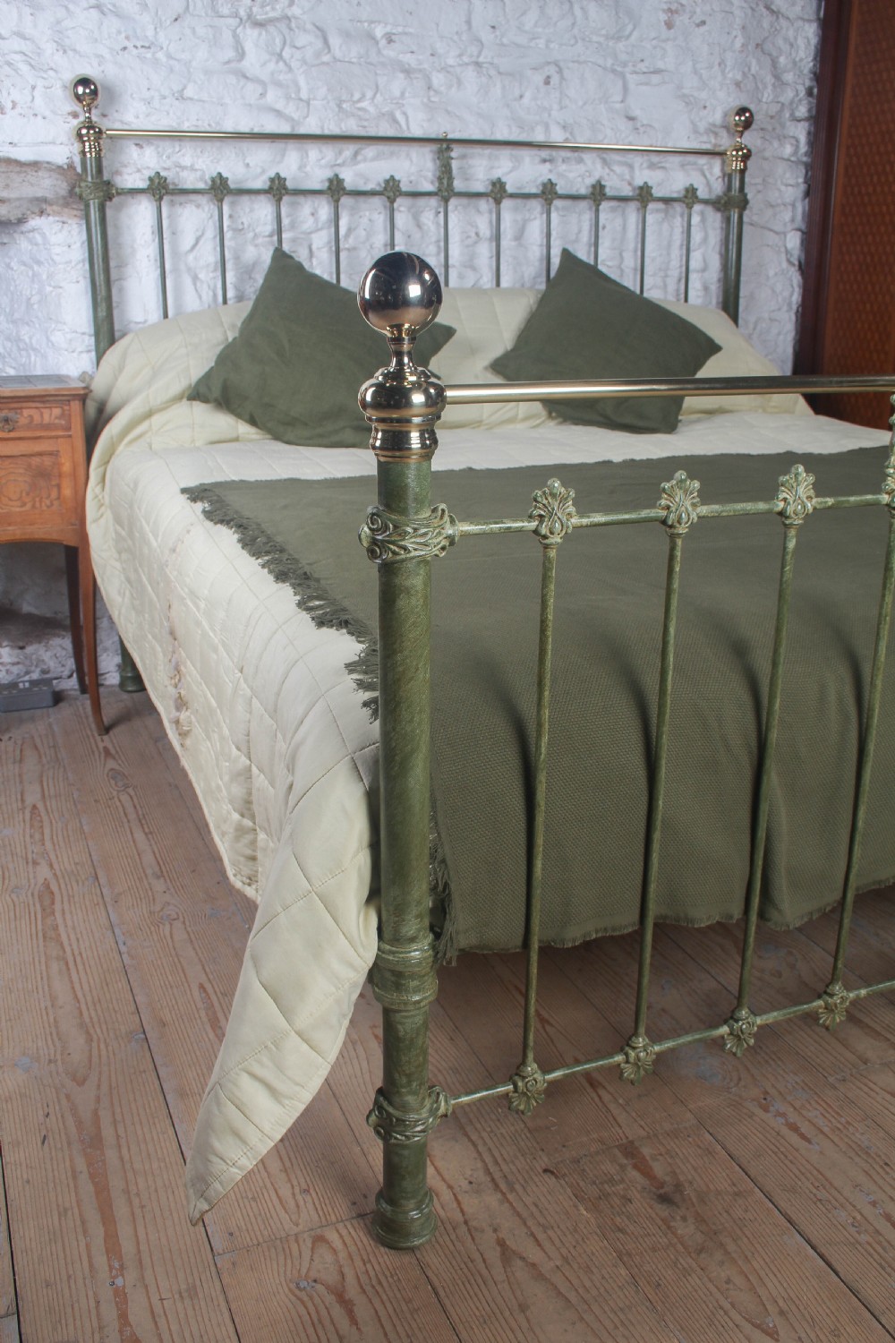 Splendid and Attractive Super King Sized Victorian Bed View VI