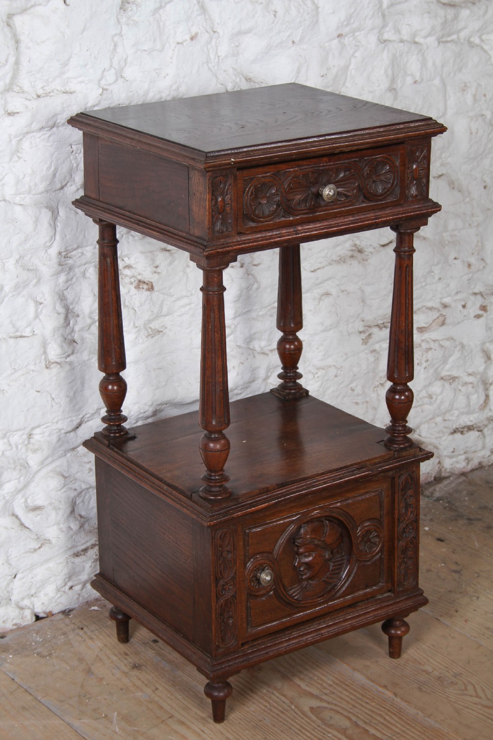 Lovely and Detailed Bretton Oak Bedside 
