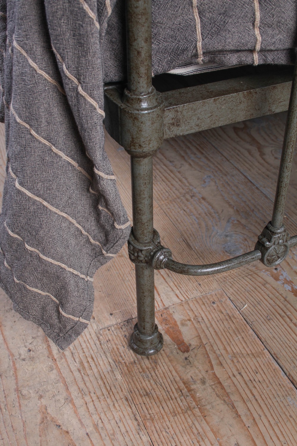 Very Nice Victorian King Sized Bed with Attractive Shaping to the Foot End View V