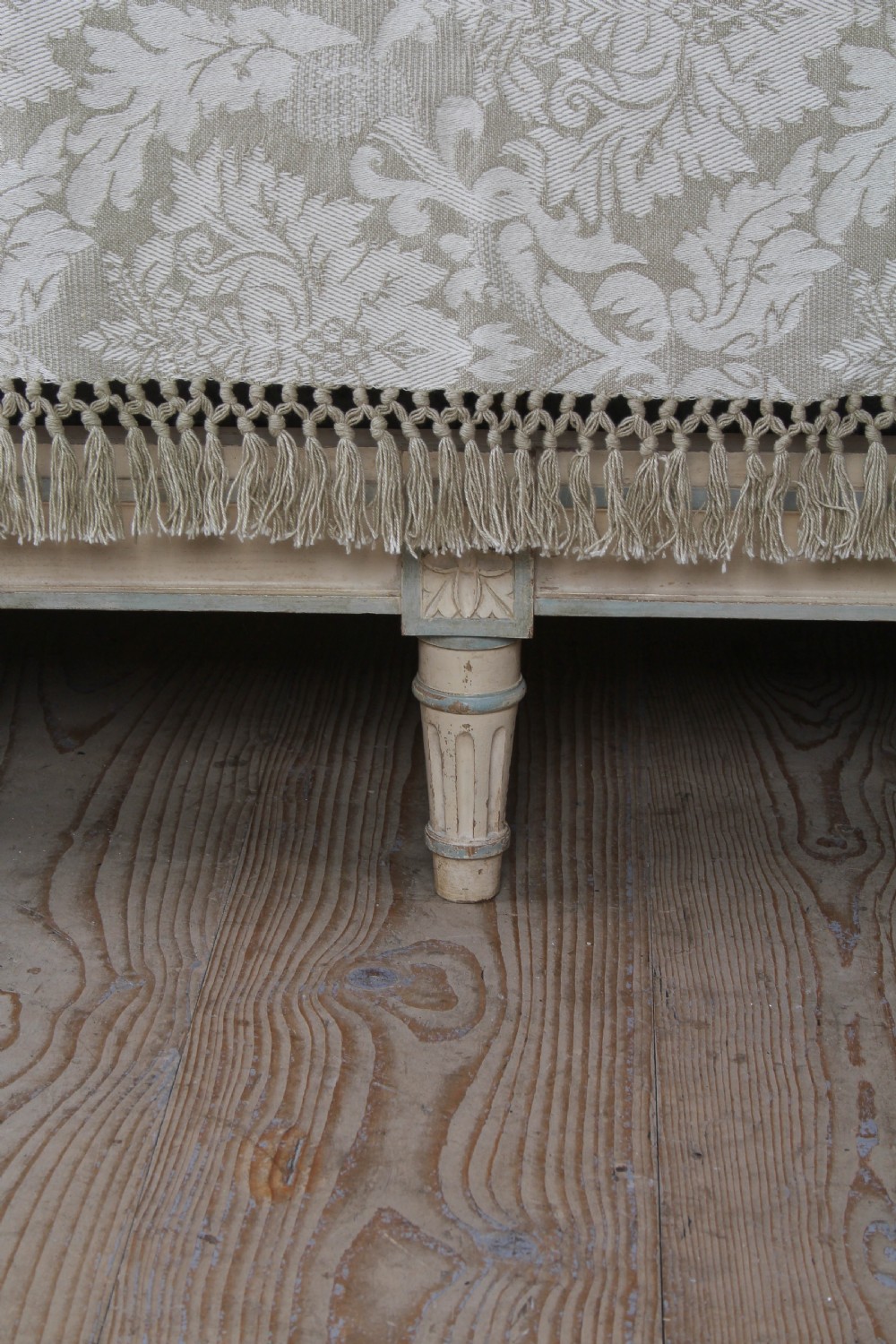 Lovely Empire Style Day Bed View IV