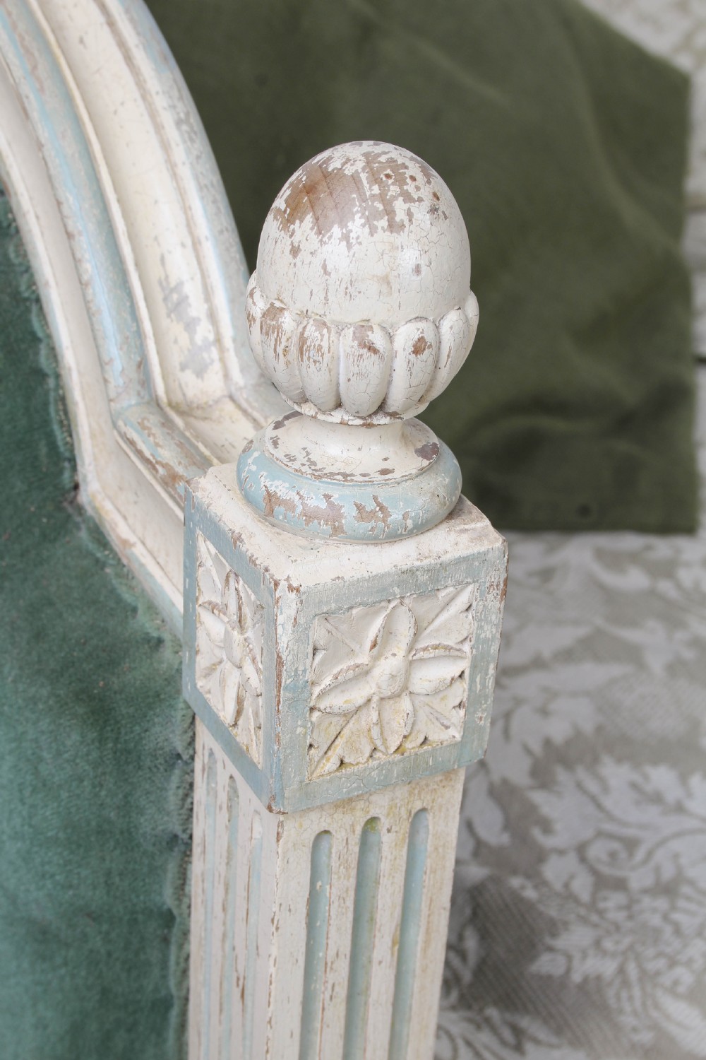 Lovely Empire Style Day Bed View VI