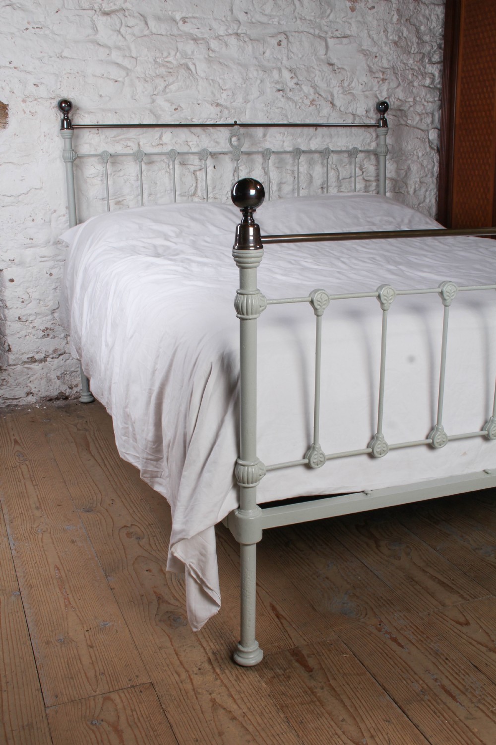 Classic Victorian Straight Rail  Attractive Upstand King Size Bed View II