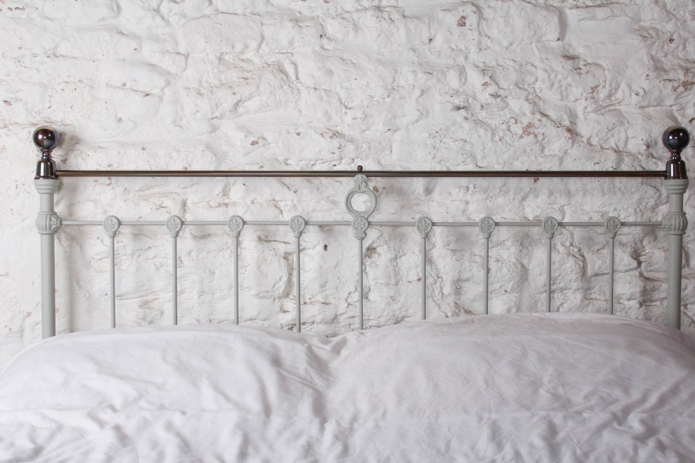 Classic Victorian Straight Rail  Attractive Upstand King Size Bed View VI
